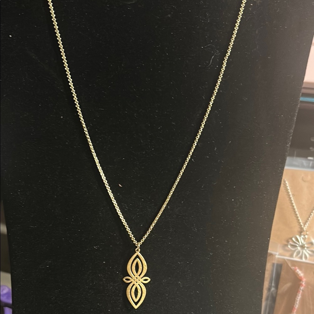 Elegant Gold Pendant Necklace infinity knot‎